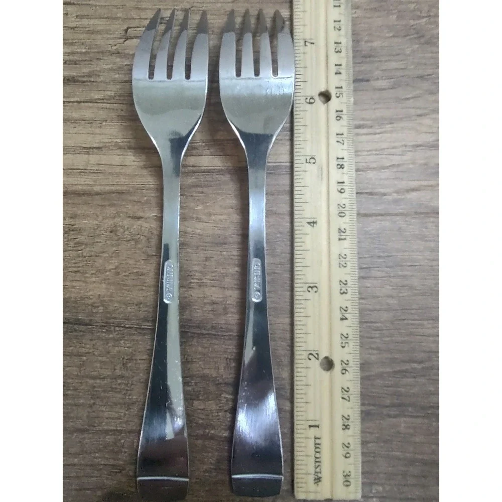 Lot Of 2 Oneida Mirror Forks Flatware Discontinued Replacement 7¾